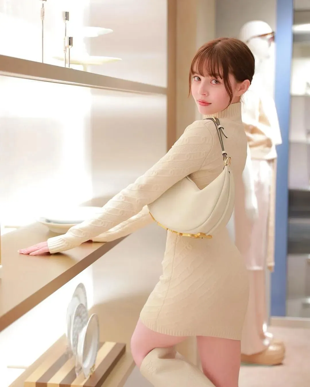 日本混血模特加藤娜娜，白皙皮肤，可爱动人，无辜眼神，惹人怜爱_黑料正能量