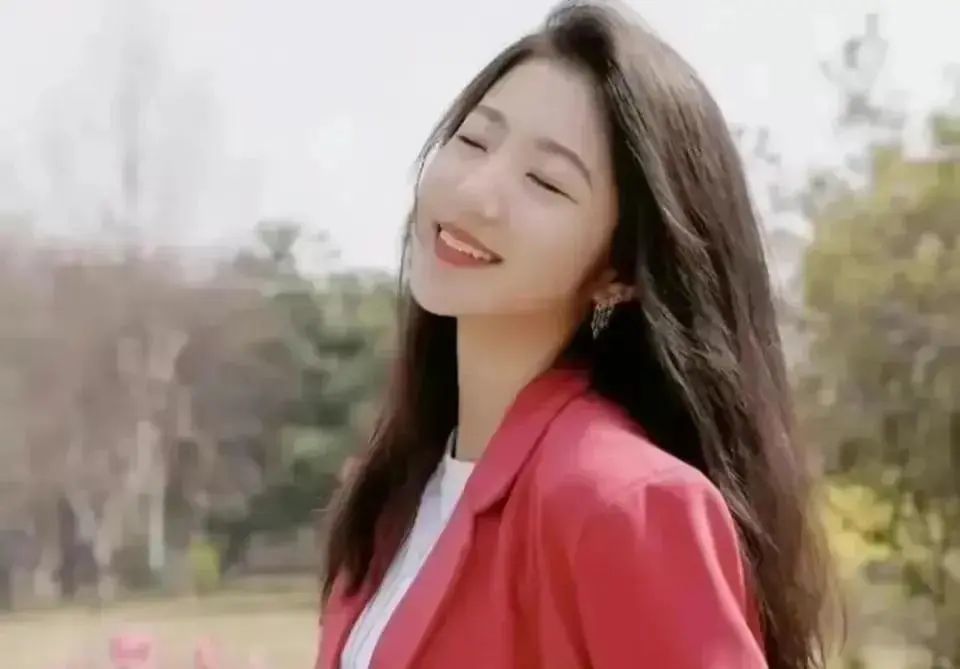 戴璐火爆外网后，张津渝再次被牵连，为何“吕总”无人唾弃_黑料正能量