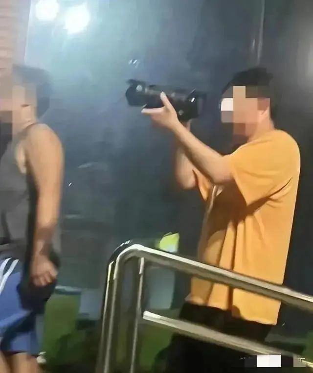 四川传媒学院小情侣教室演活春宫，网传小姐姐身材一级棒！_黑料正能量