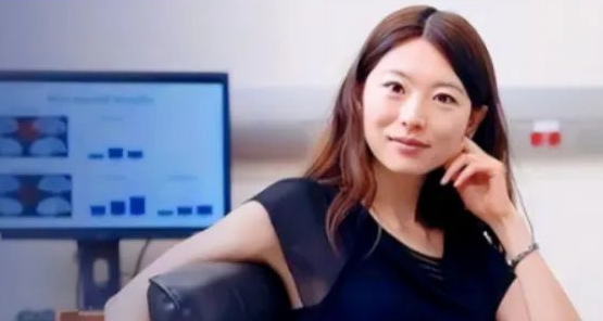 清华学霸何碧玉为什么宁愿在美国刷盘子？她能回国吗？_黑料正能量