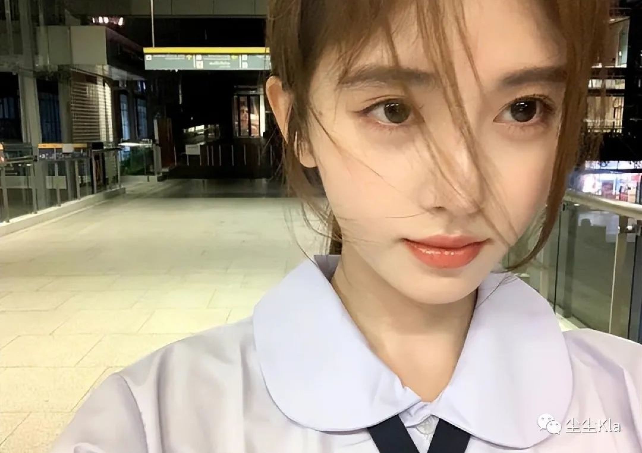 鞠婧祎穿“泰式制服”像极了小水！模仿造型堪比原造型！真太牛了_黑料正能量