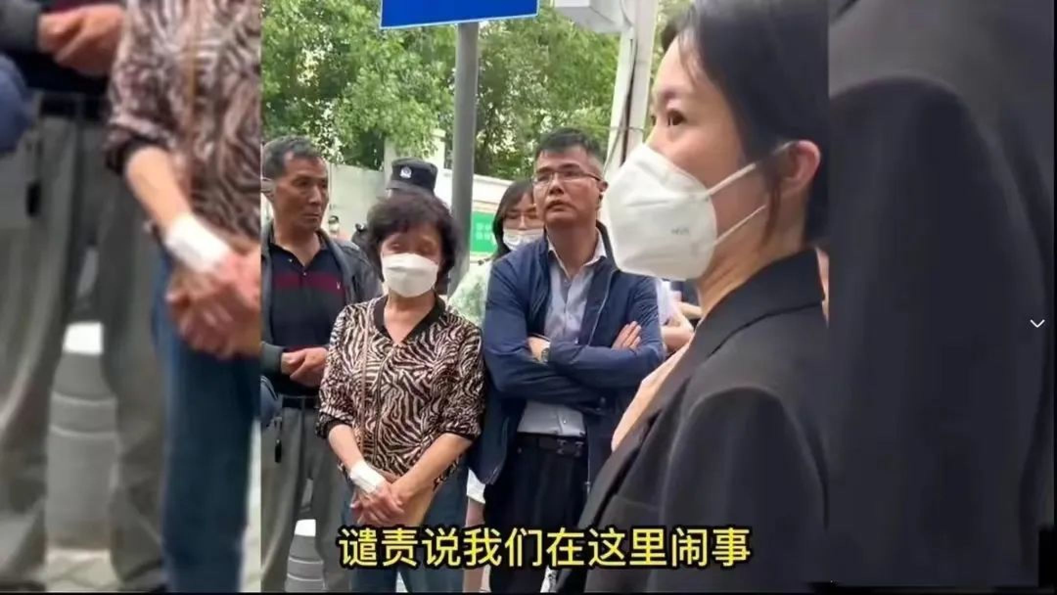 太悲惨了！孩子被碾压后，93年妈妈跳楼身亡，刘学州事件再度上演_黑料正能量