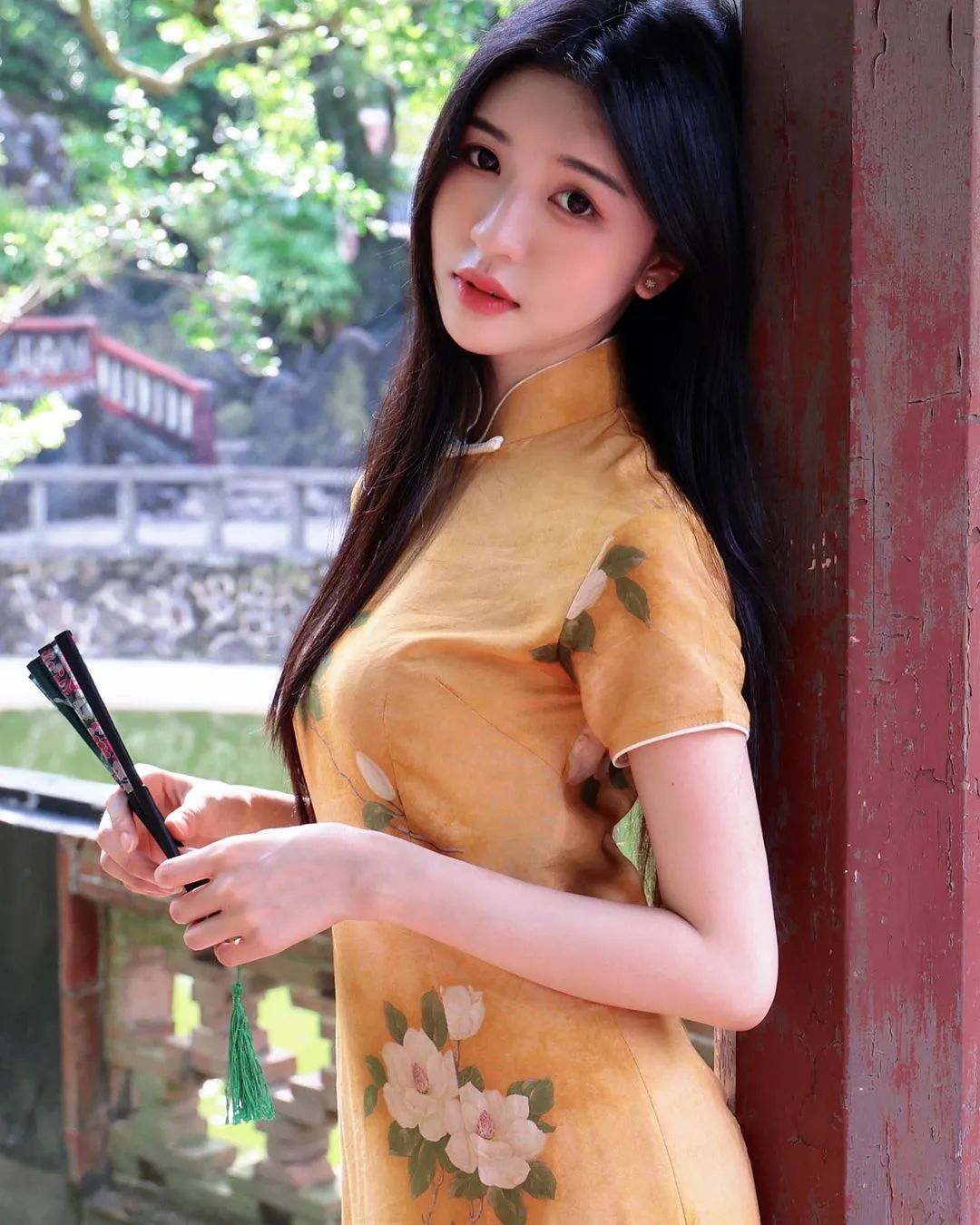 马来网红张安琪，白皙皮肤，饱满身材，才貌双全，火到中国_黑料正能量