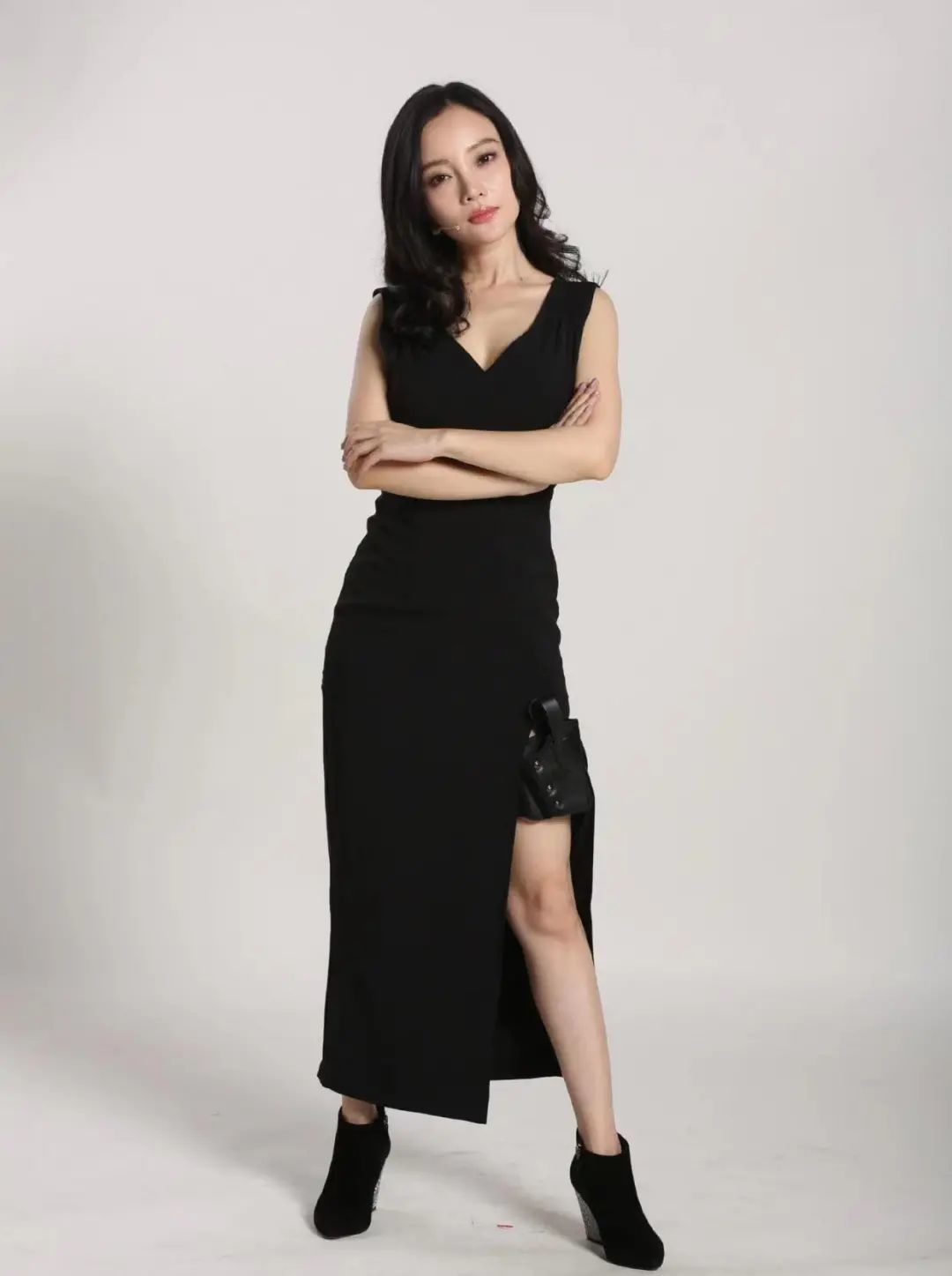 李小璐放飞自我了？双马尾配丝袜短裙，41岁身材似少女_黑料正能量