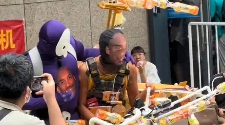 “丢人丢到国外了！”漫展上的科比Cos引发热议！_黑料正能量