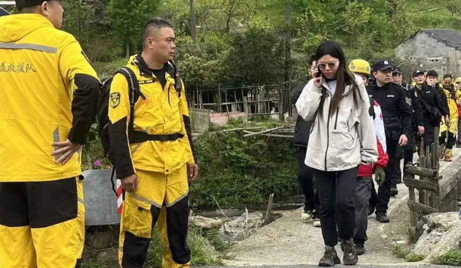2024最强阳谋！寻人启事之“我老婆和朋友爬山失联了”_黑料正能量