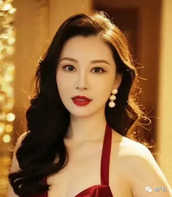 美女CEO举报地产总裁多人运动，聊天记录曝光，内容很劲爆_黑料正能量