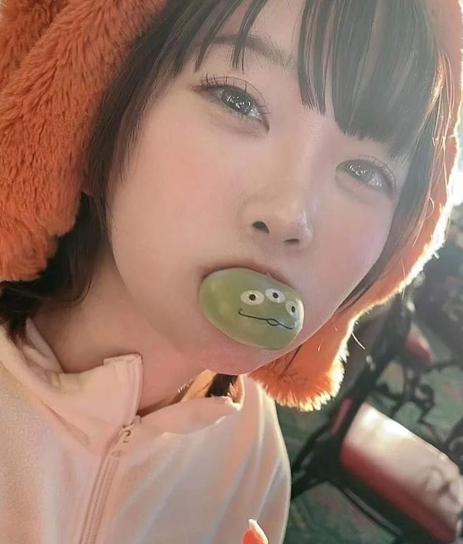​女演员拍影片必不缺少的小物件！_黑料正能量